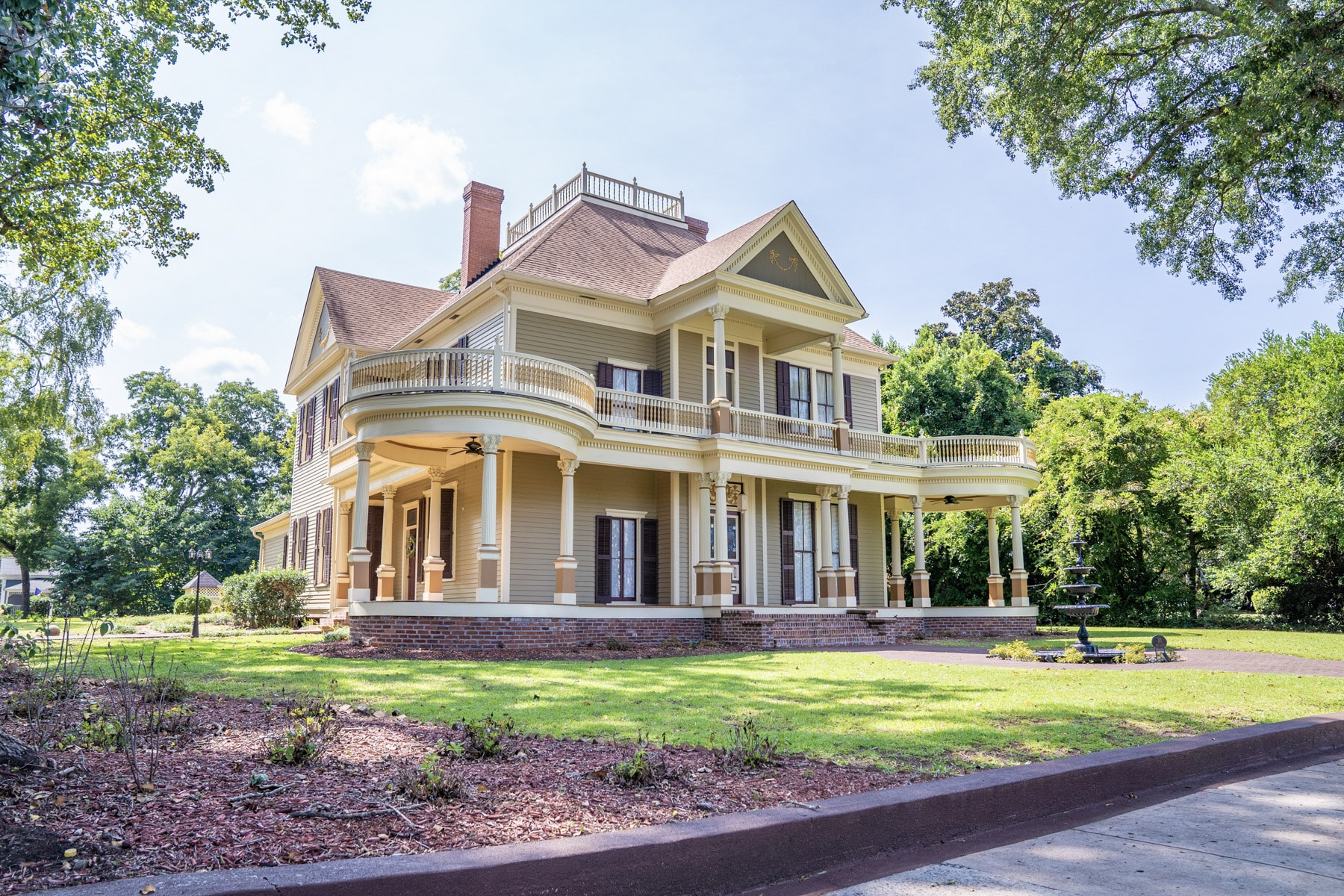 Travel Back To The 1800's While Exploring Eatonton, GA